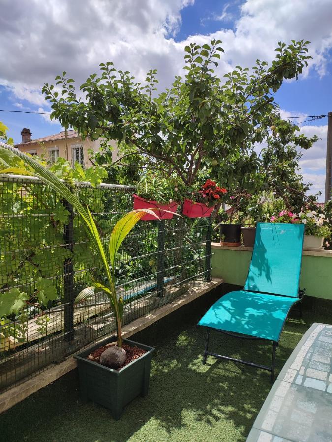 Calme Et Ensoleille Dans Maison De Villejuif